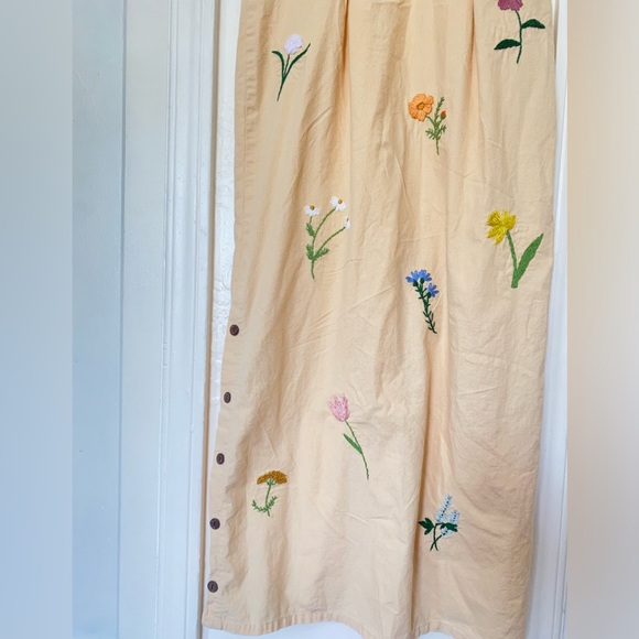 American Vintage Hand-Embroidered Flowers Yellow Sleeveless Maxi Dress - Picture 6 of 6